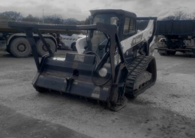 BOBCAT T 76 AVEC DEBROUSAILLEUR